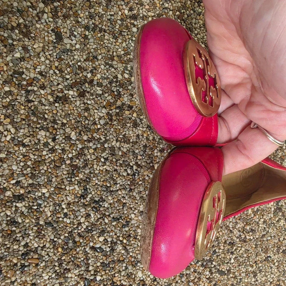Tory Burch Reva Pink Leather Ballet Flats Gold Logo Medallion Size 8.5M